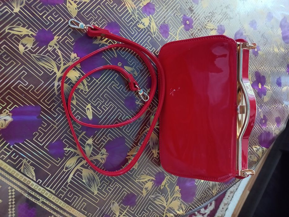 Продам сумку лаковая кожа