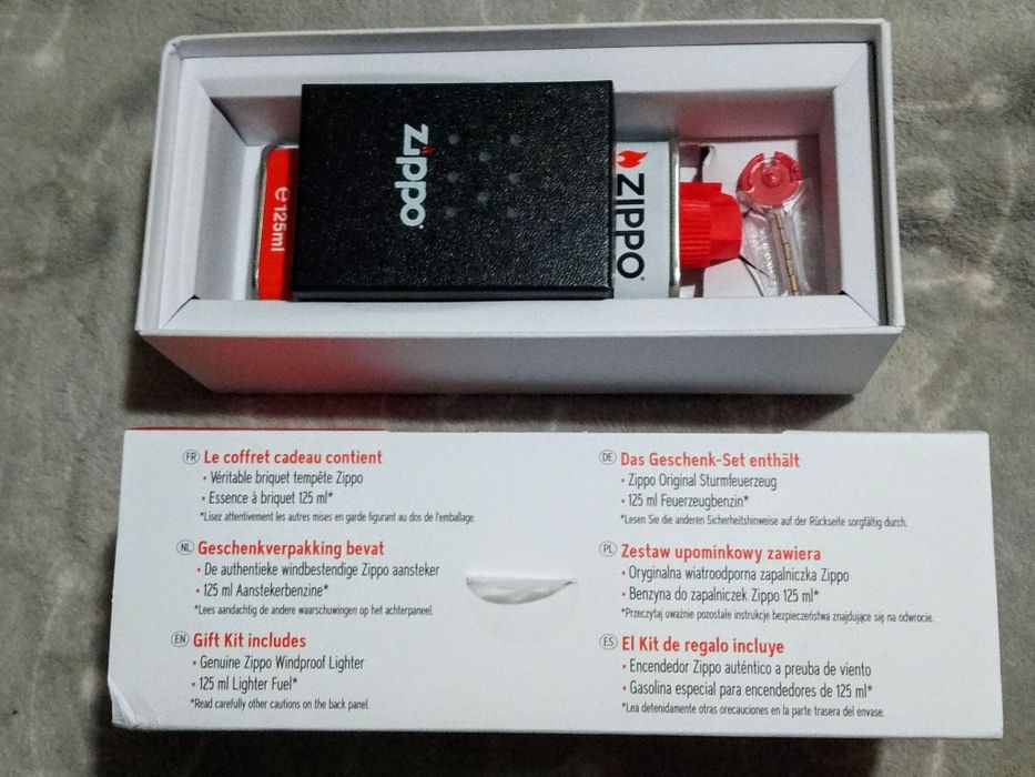 Brichetă Zippo made USA + combustibil, nouă, în cutie , vând/schimb