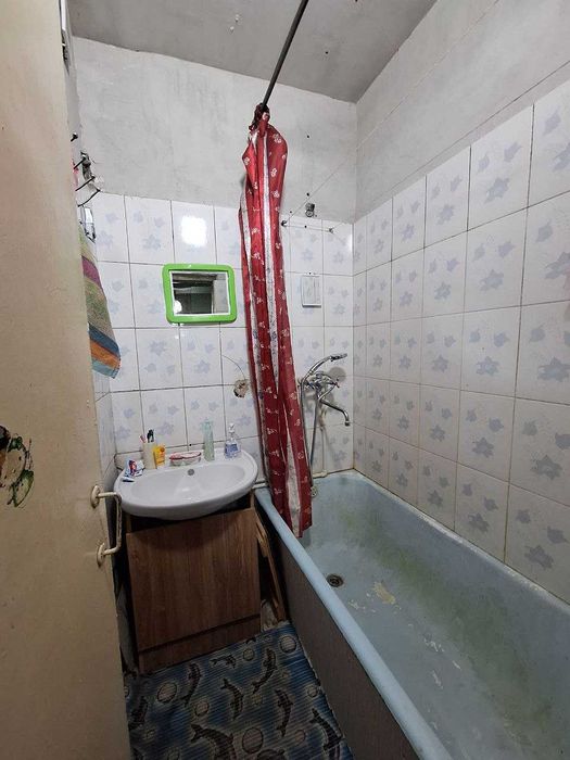 Продается 4 комнатная квартира на 4 этаже в 4 этажке Нихи 36000$