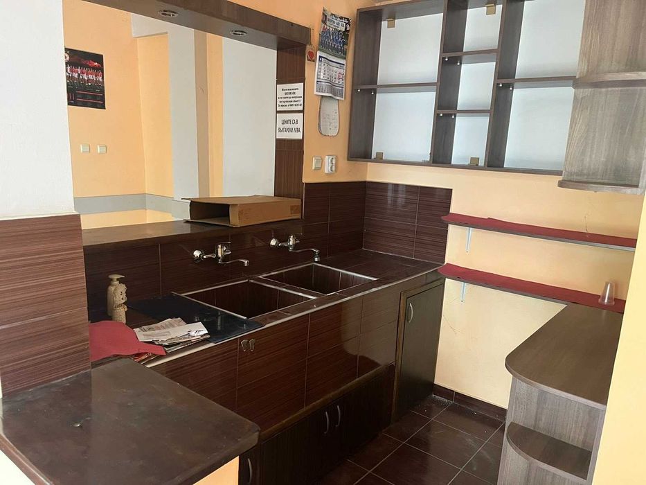 Дава се под наем Магазин в Търговище, Запад 3 - 55 кв.м за 198.9 € - Снимка #1