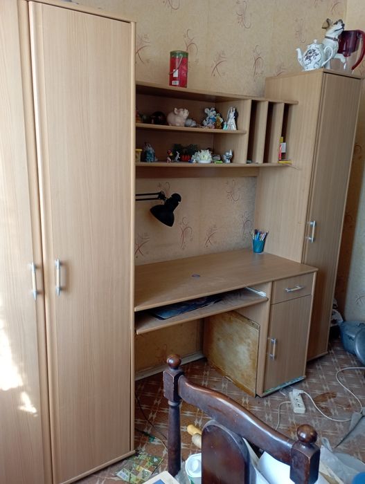 Шкаф с письменным столом
