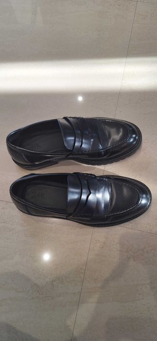 Pantofi din piele neagră Zara