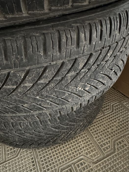 Avtomabil shinalari sotiladi