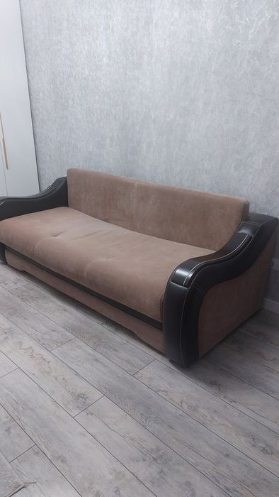 Продам диван, состояние идеальное.