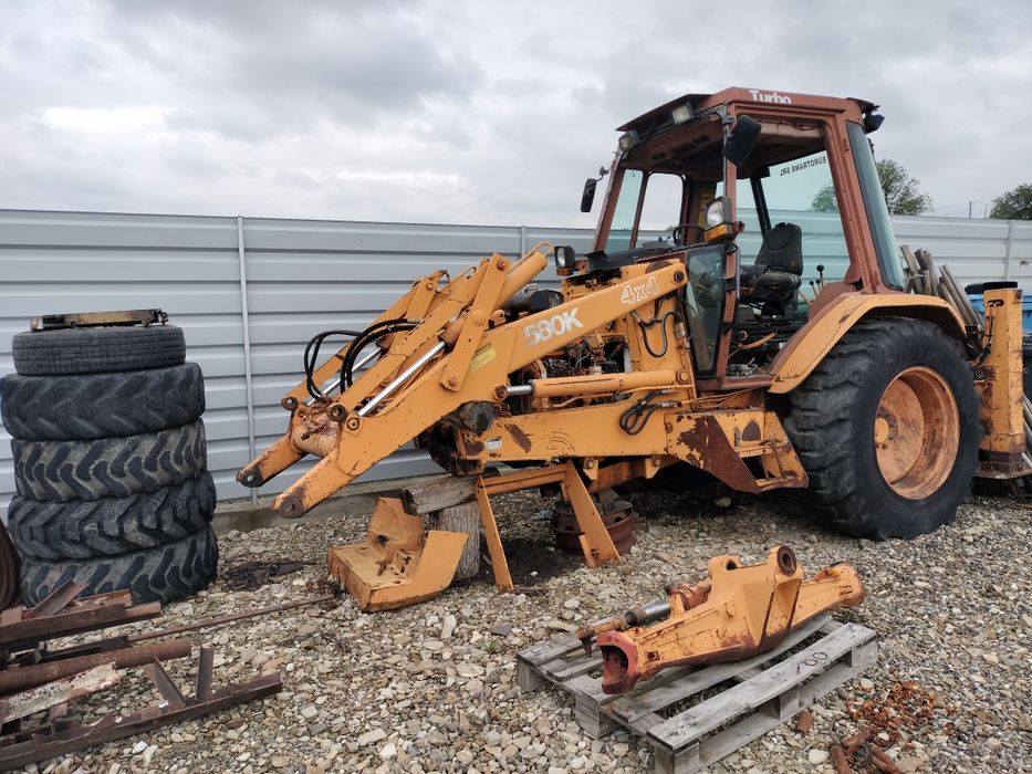 Dezmembrez Buldoexcavator Case 580 k