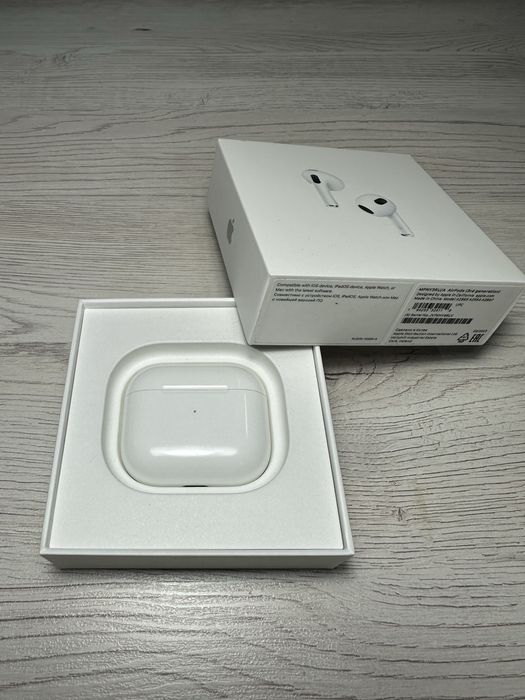 Продам Apple AirPods 3.