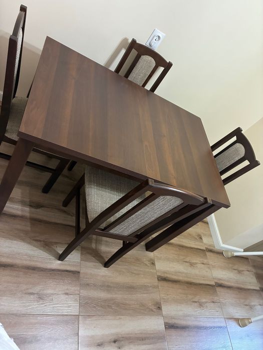 Set masă extensibila + 4 scaune în stare - foarte bună