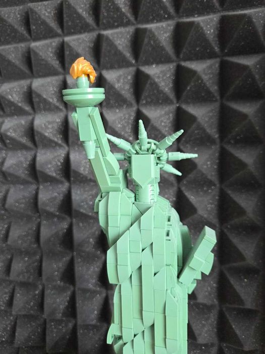 LEGO 21042 Statuia Libertății - Asamblat (Ca nou)