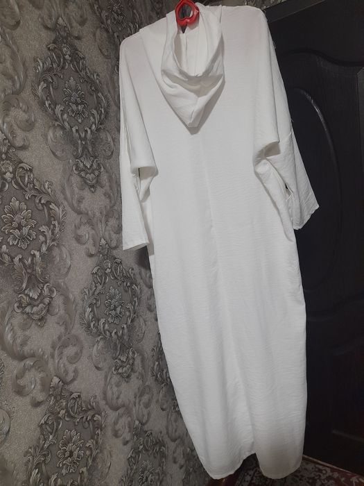 Длинное белоснежное платье