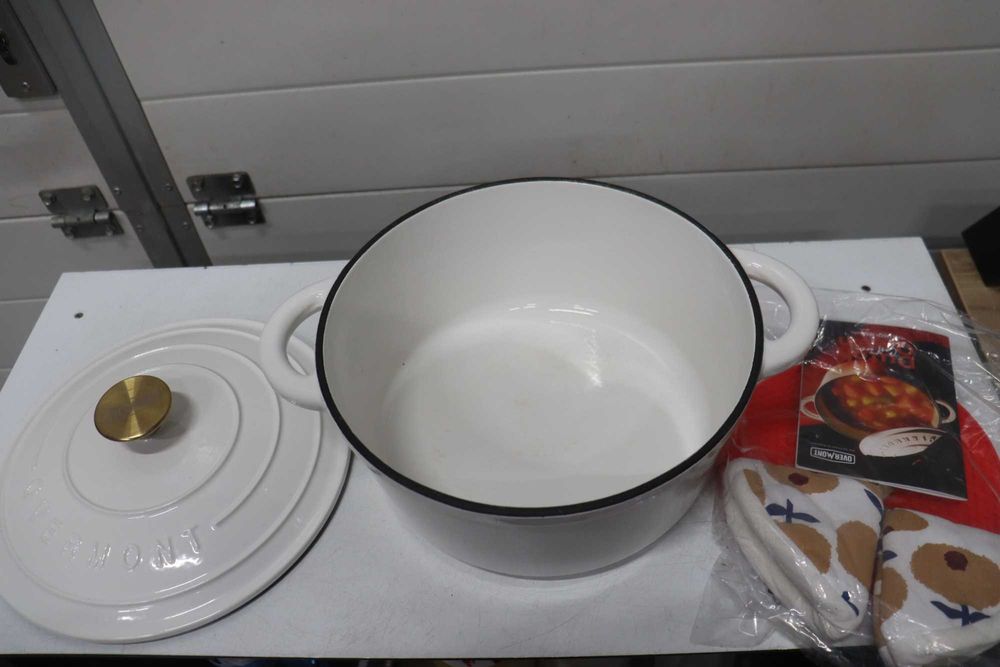 Емайлирана чугунена холандска тенджера Overmont, 26см, готварска книга