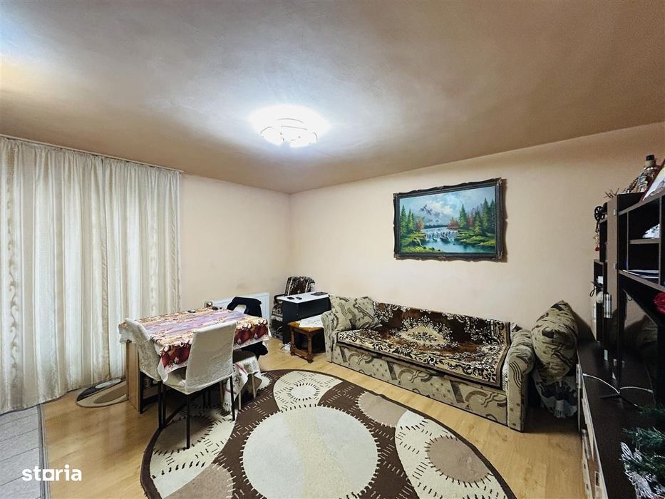 Apartament la vila, cu 3 camere si balcon, etaj 1, zona buna
