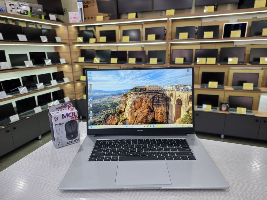 Huawei 2022 г (Core i5-11 Gen, 8 Gb DDR4, 256 Gb SSD)