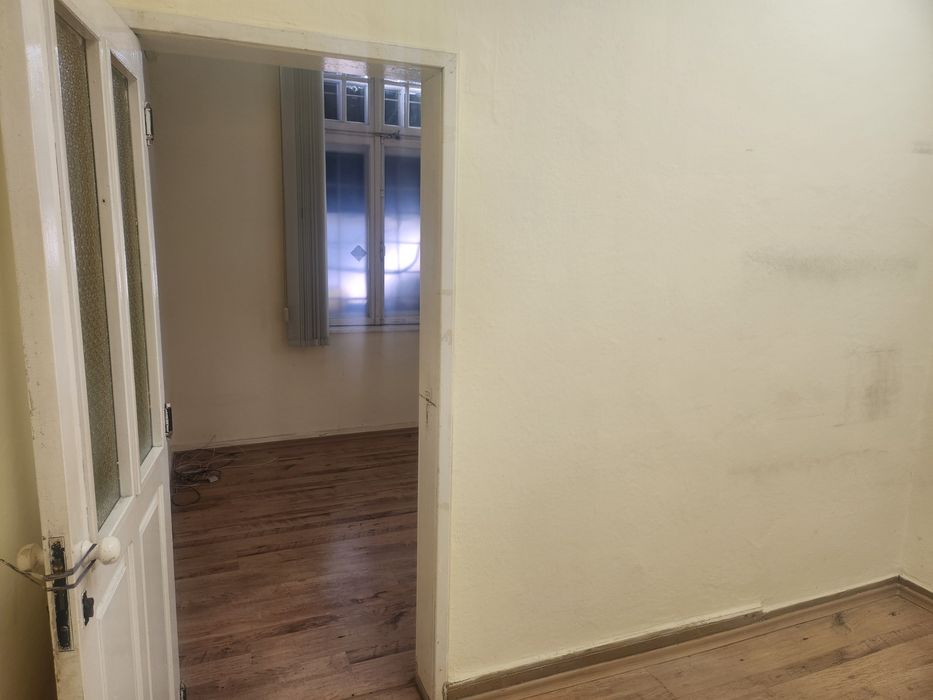 Дава се под наем Офис в Варна, Общината - 25 кв.м за 204 € - Снимка #1