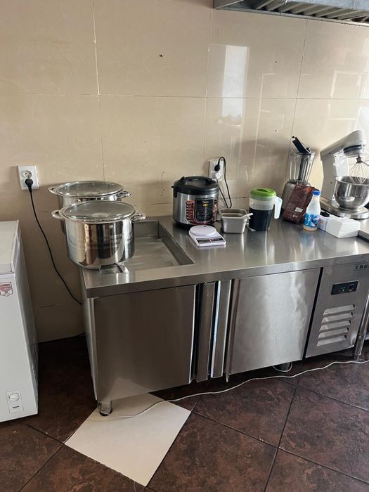 Холодильный стол