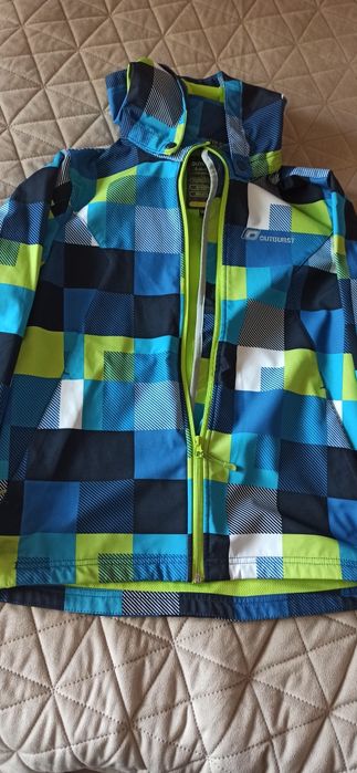 Яке за дъжд и вятър