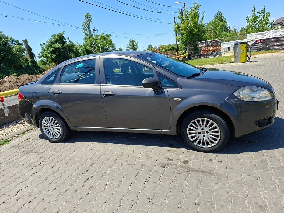Masina auto Fiat Linea