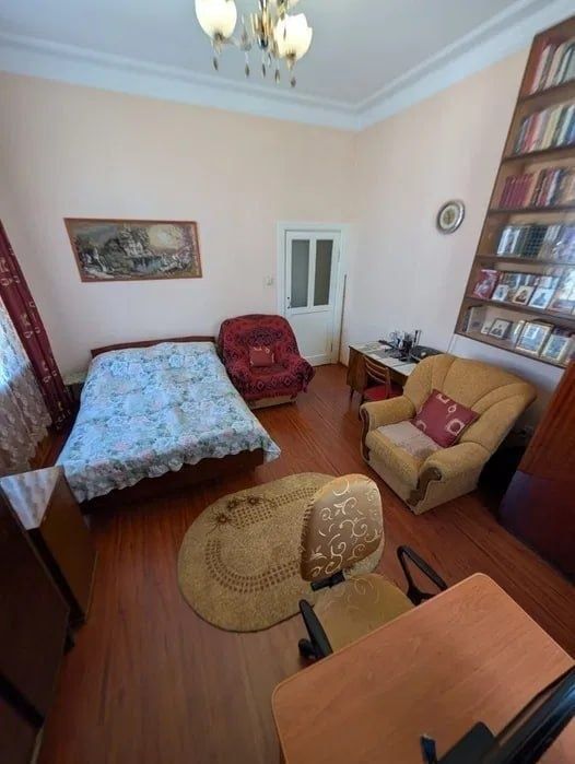 Шота Руставели 2 комнатная высокопотолочка, Аския базар