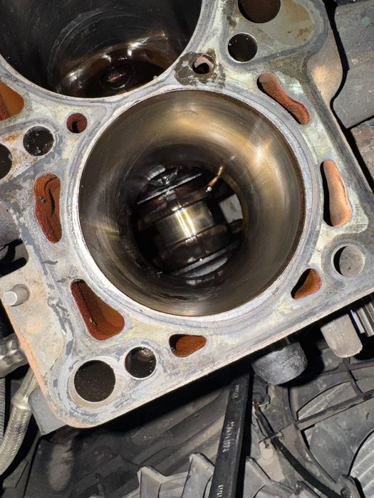 Reparații Motoare Auto & Camioane  Biele, Cuzineti, Consum Ulei, Custom Build sudura TIG etc