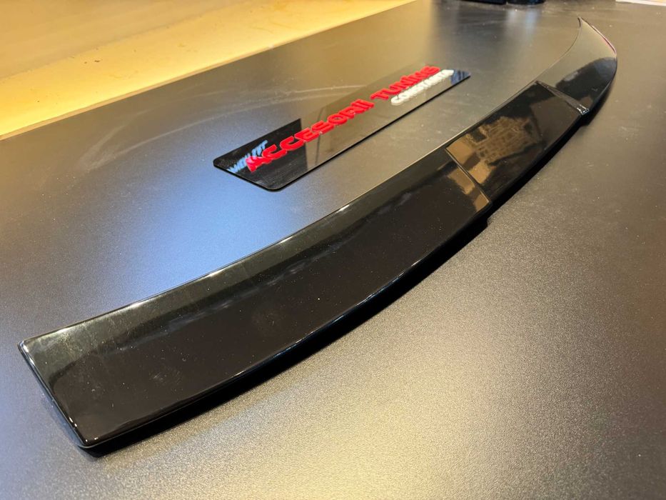 Eleron Luneta - Skoda Superb Mk3 Negru Lucios