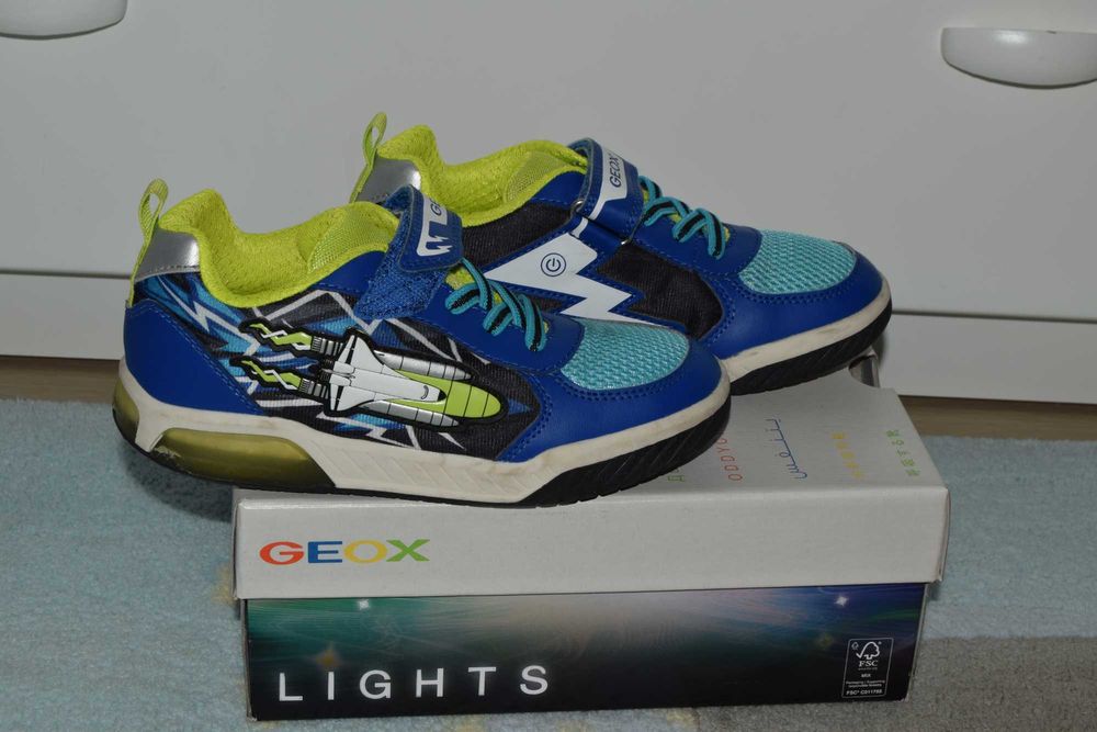 Обувки за момче Jack Wolfskin и Geox