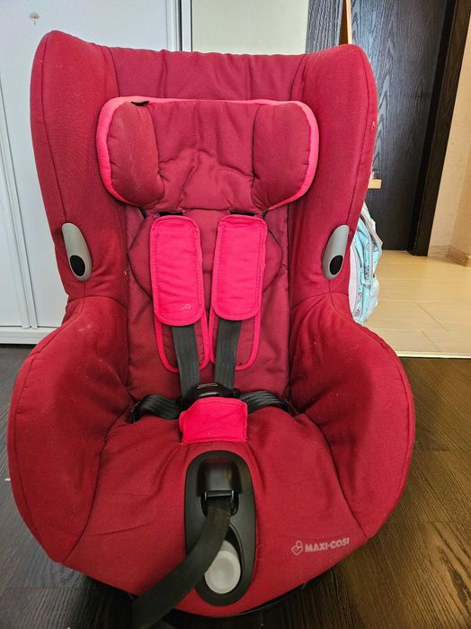 Детско столче за кола Bebe Confort Axiss (9-18 кг) + подарък