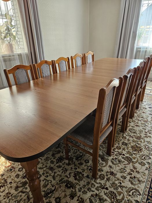 Стол  в гостиную