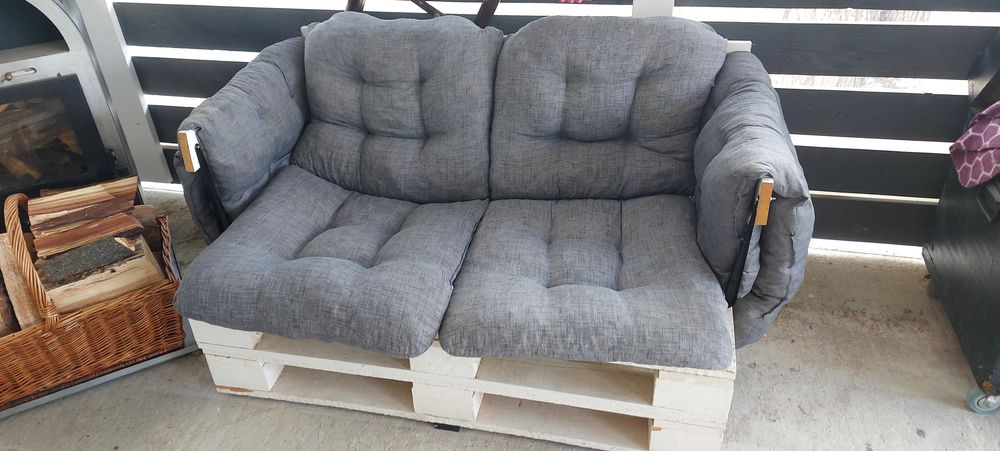 Canapea din paleti pentru gradina