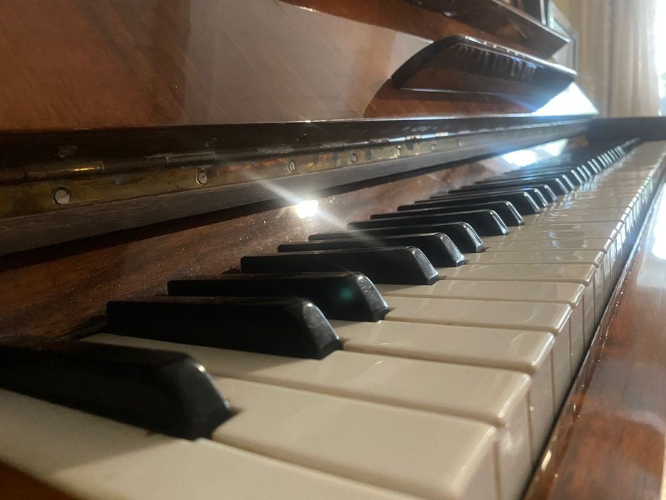 Продам пианино волжанку.