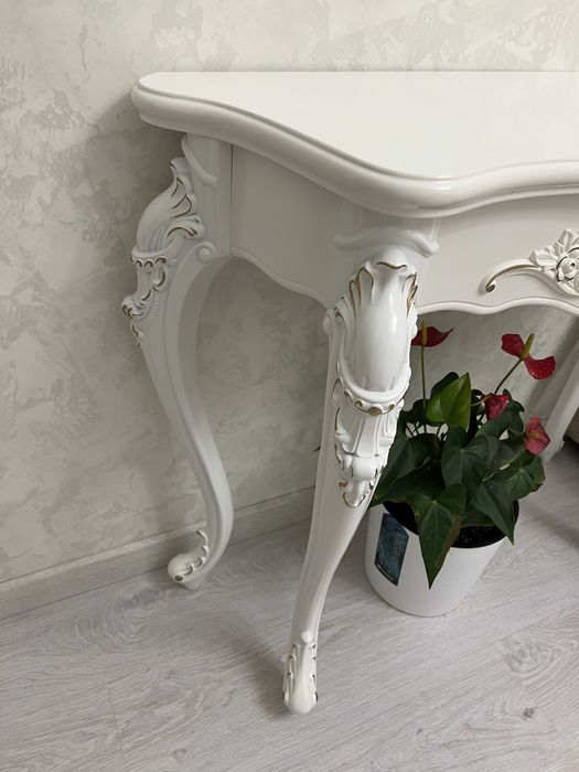 Консоль . Приставной столик