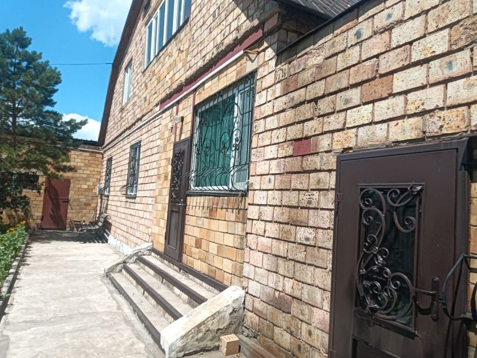 Двух этажный коттедж