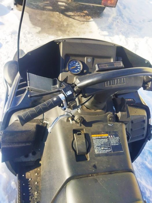 Продам снегоход Yamaha