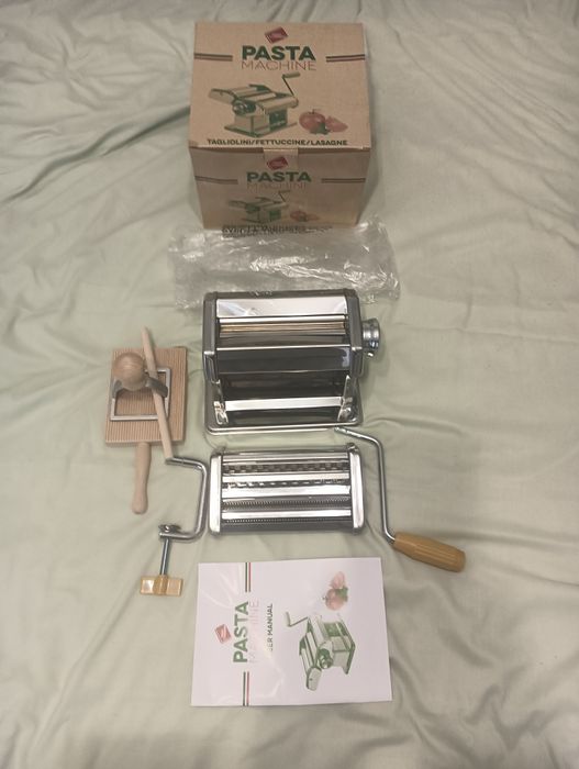 Mașină de făcut paste