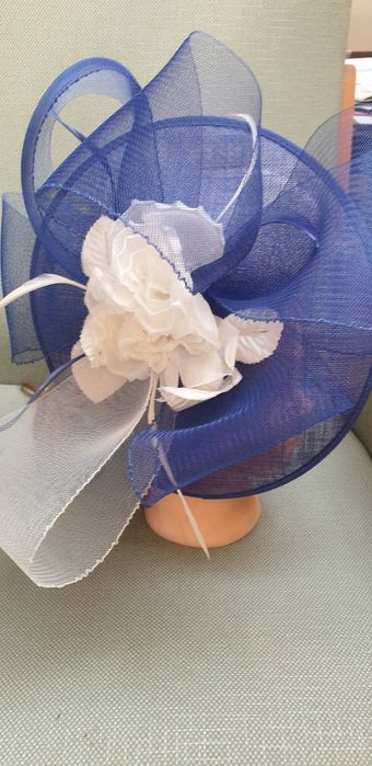 Fpalarie ,fascinator pentru nunți alb cu albastru