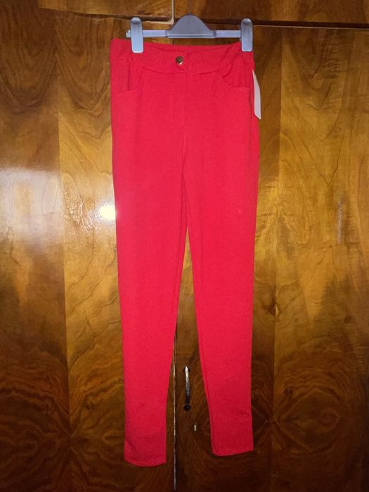 Червен панталон размер М