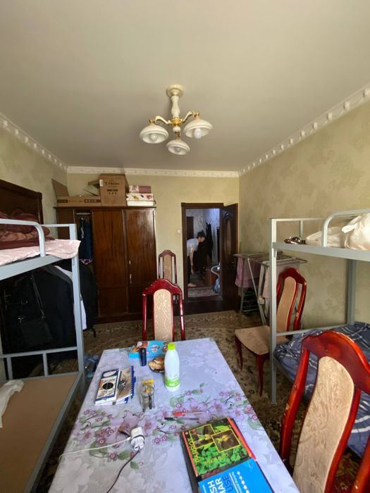 Продаётся кв. Юнусабад 6 кв. 1 комната переделанная в 3.