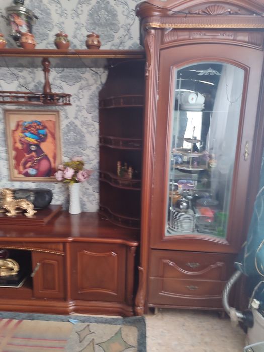 Продам горку срочно и сервант к для хрусталя