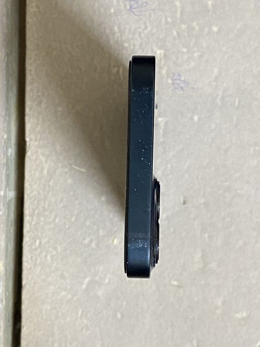 Продаю iPhone 13