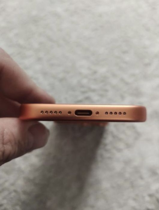 Срочно Продам IPHONE 17 PRO оранжевый