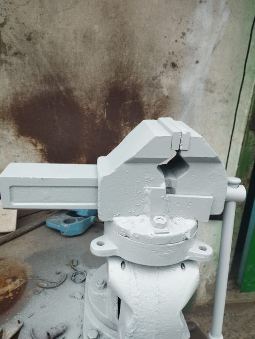 Продам рабочие тиски