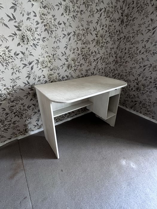 Компьютерный  ,писменный стол