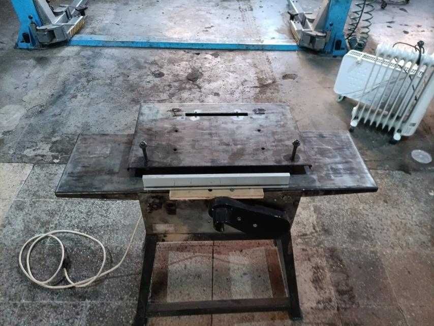 Триоперационна дърводелска машина.