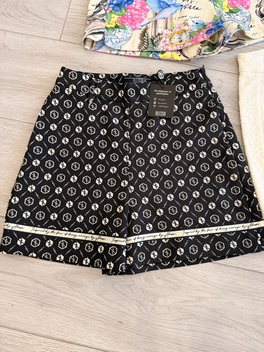 Къси панталонки Alessa