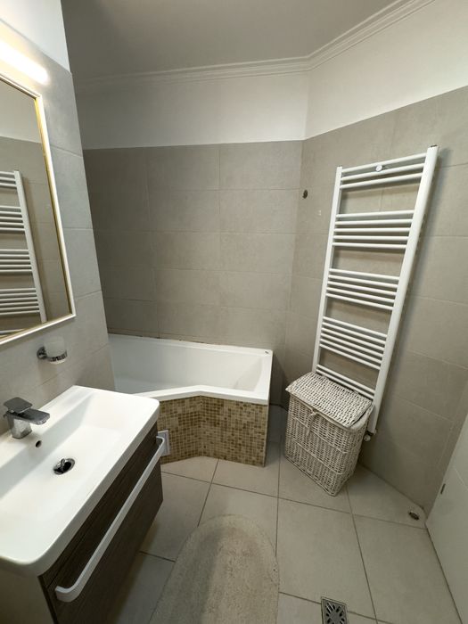 Inchiriez apartament