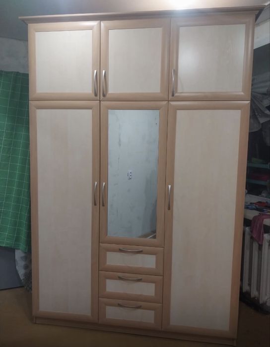 продам большой шкаф