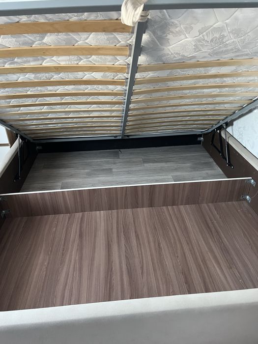 Продам двухспальную кровать