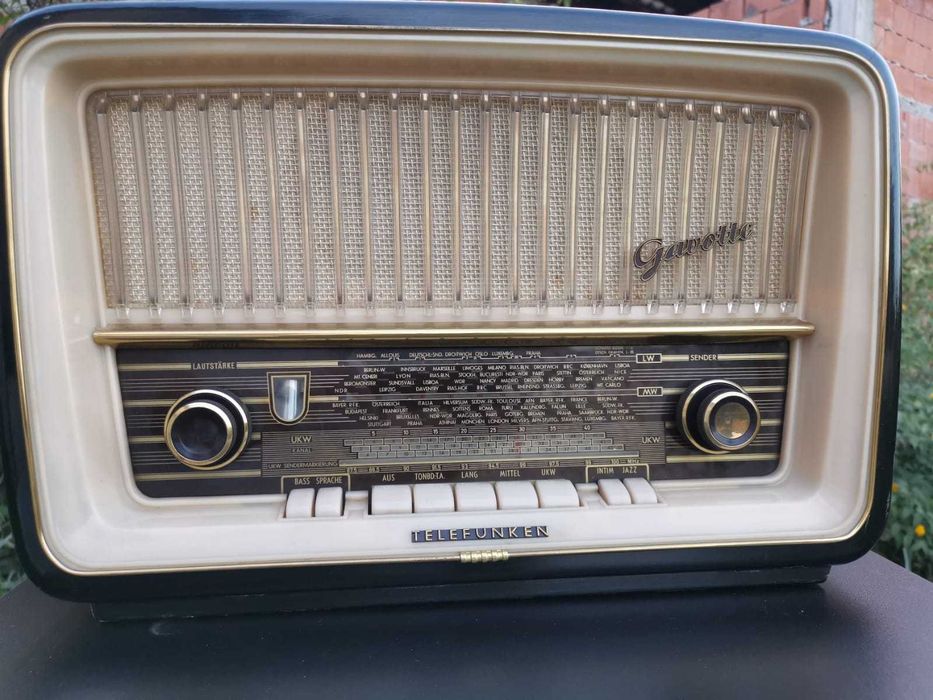 Telefunken "Gavotte" Model 9 Radio (1958)