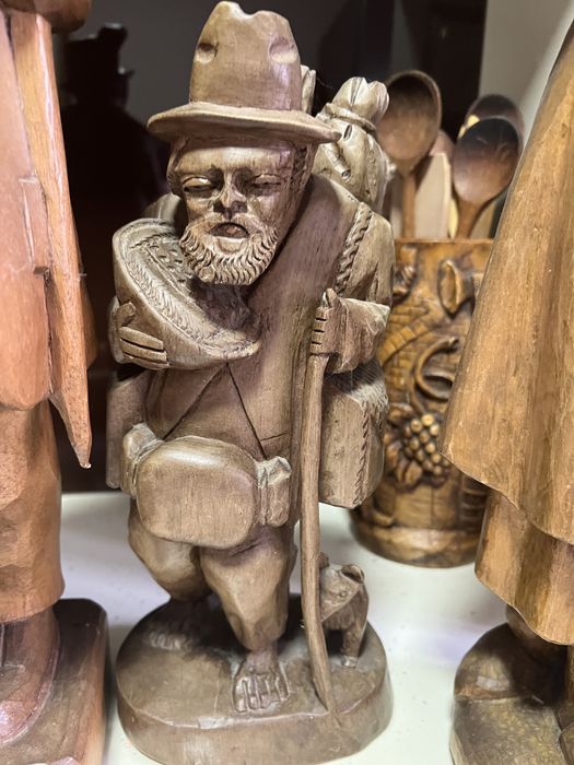 Statuete lemn sculptate