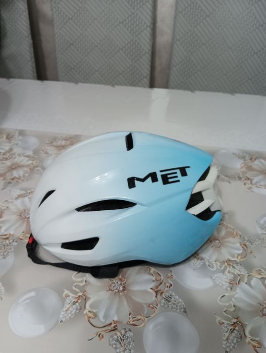 Продам срочно оригинал шлем мит