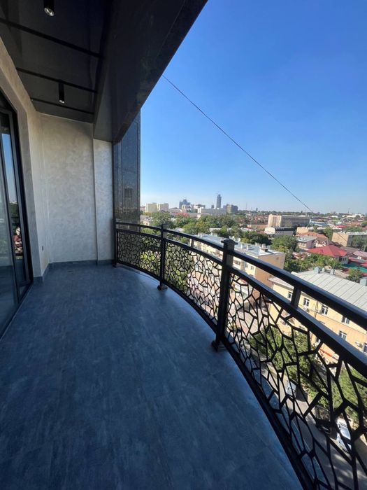 Продаётся 2 комнатная студия на Шота Руставели