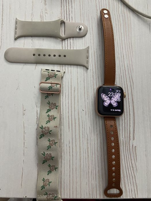 Продам часы Apple Watch SE